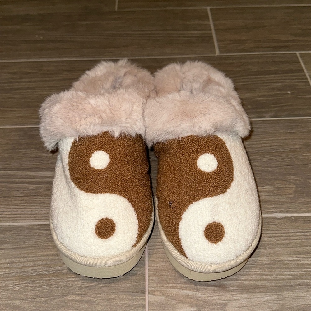 AE Slippers